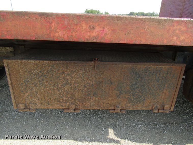 image for item DE2402 2005 GMC C8500 flat dump bed truck