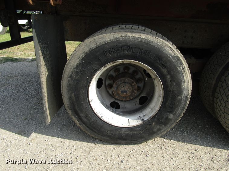 image for item DE2402 2005 GMC C8500 flat dump bed truck