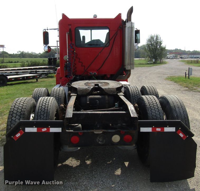 image for item DE2403 1998 Freightliner FLD semi truck