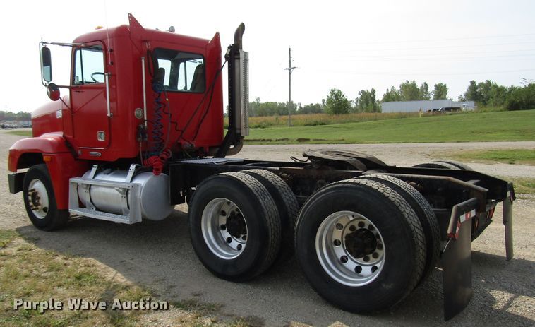 image for item DE2403 1998 Freightliner FLD semi truck