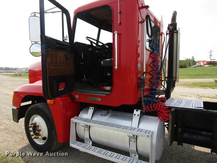 image for item DE2403 1998 Freightliner FLD semi truck