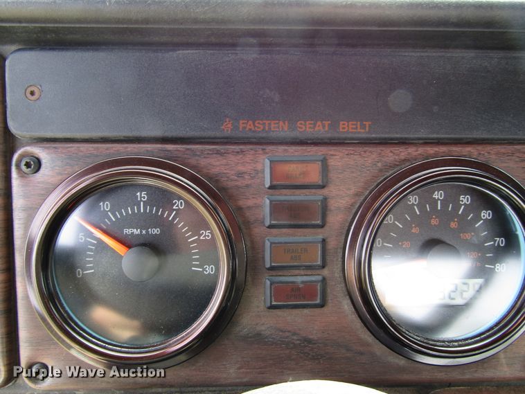 image for item DE2403 1998 Freightliner FLD semi truck