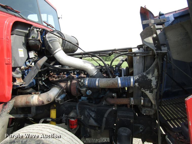 image for item DE2403 1998 Freightliner FLD semi truck