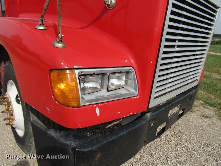 image for item DE2403 1998 Freightliner FLD semi truck