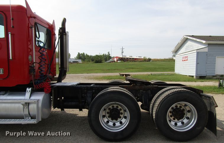 image for item DE2403 1998 Freightliner FLD semi truck