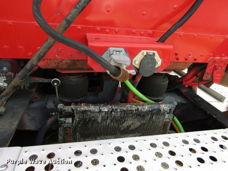 image for item DE2403 1998 Freightliner FLD semi truck