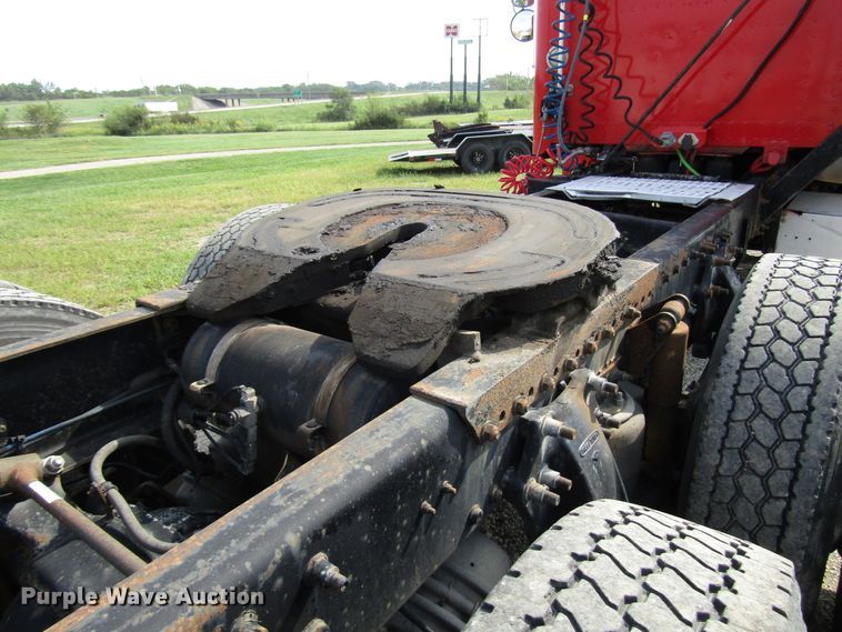 image for item DE2403 1998 Freightliner FLD semi truck