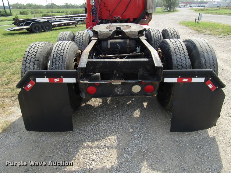 image for item DE2403 1998 Freightliner FLD semi truck