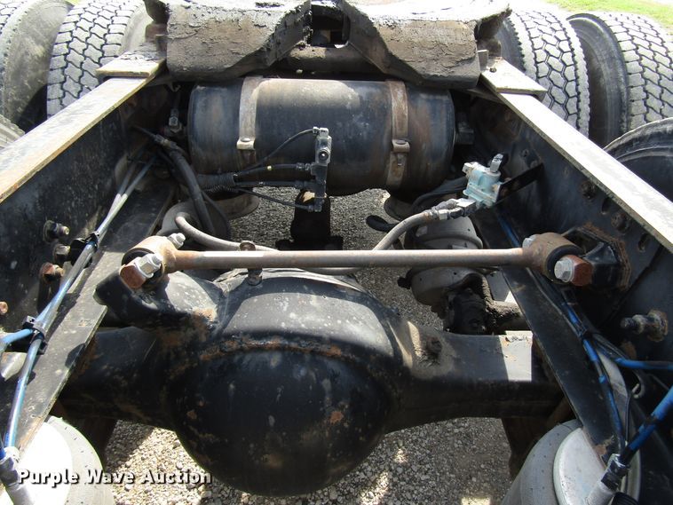 image for item DE2403 1998 Freightliner FLD semi truck