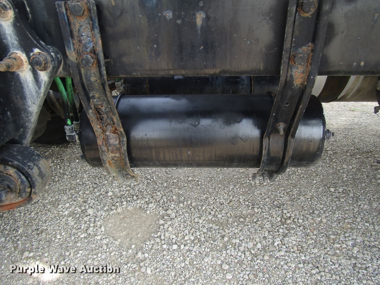 image for item DE2403 1998 Freightliner FLD semi truck