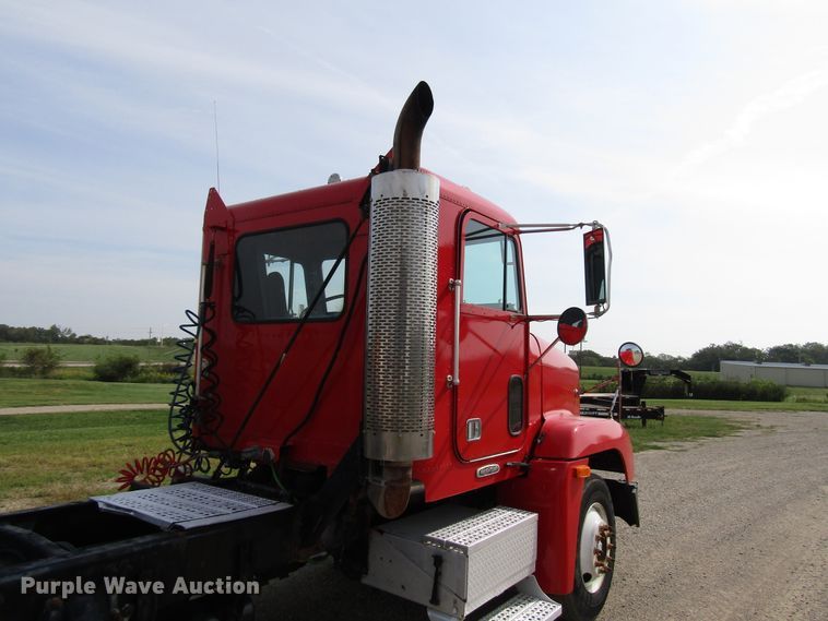 image for item DE2403 1998 Freightliner FLD semi truck