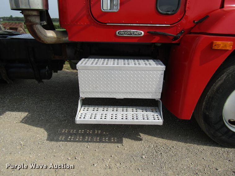 image for item DE2403 1998 Freightliner FLD semi truck