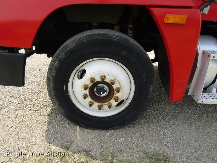 image for item DE2403 1998 Freightliner FLD semi truck