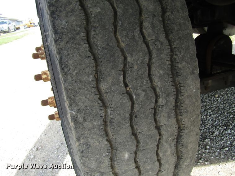 image for item DE2403 1998 Freightliner FLD semi truck