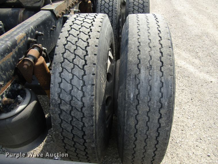 image for item DE2403 1998 Freightliner FLD semi truck