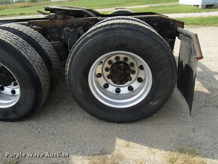 image for item DE2403 1998 Freightliner FLD semi truck