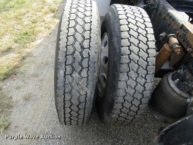 image for item DE2403 1998 Freightliner FLD semi truck