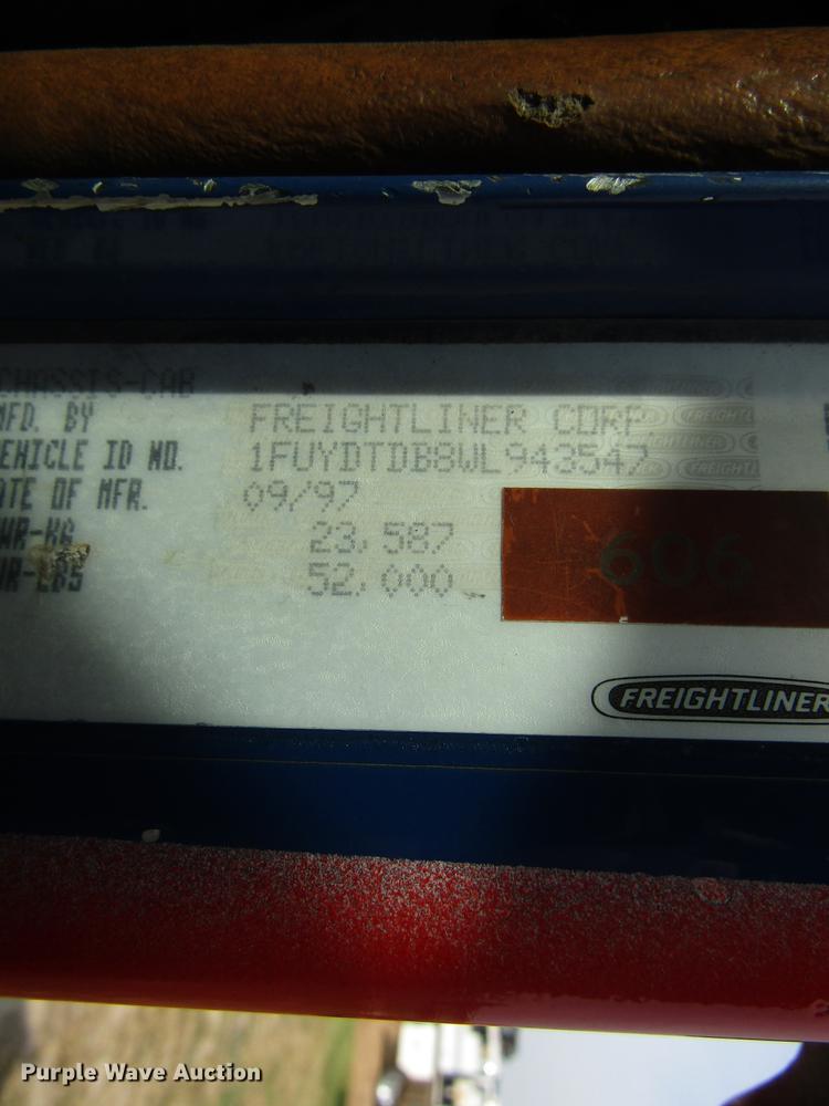 image for item DE2403 1998 Freightliner FLD semi truck