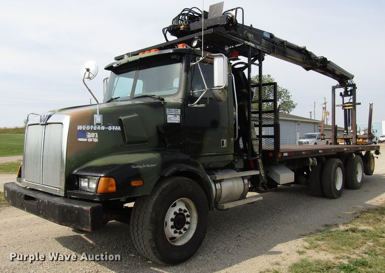image for item DE2404 2004 Western Star crane truck
