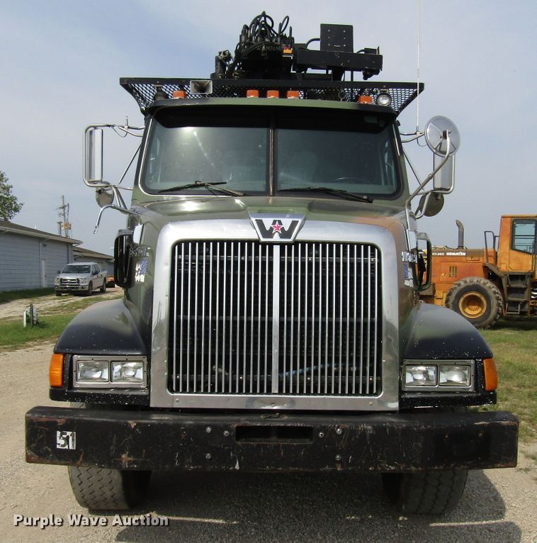 image for item DE2404 2004 Western Star crane truck