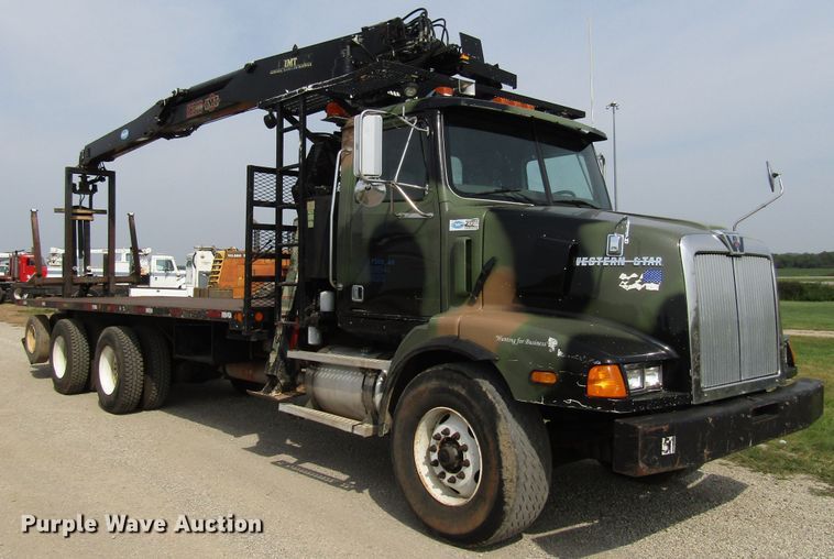 image for item DE2404 2004 Western Star crane truck