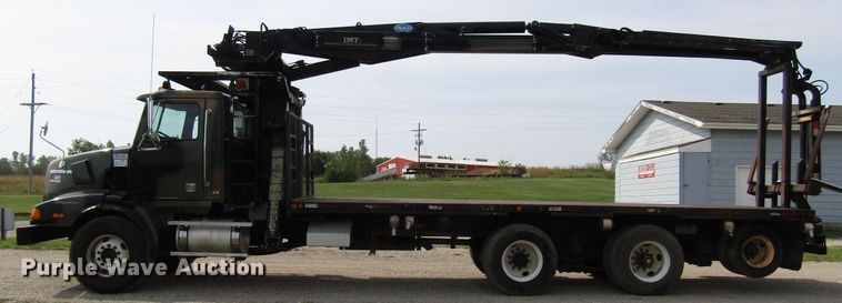 image for item DE2404 2004 Western Star crane truck