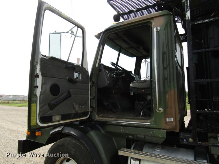 image for item DE2404 2004 Western Star crane truck