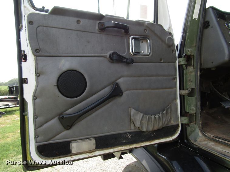 image for item DE2404 2004 Western Star crane truck