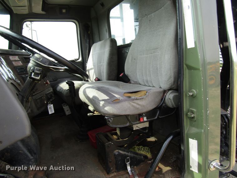 image for item DE2404 2004 Western Star crane truck