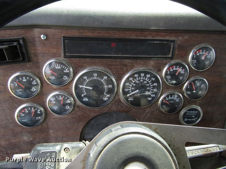 image for item DE2404 2004 Western Star crane truck