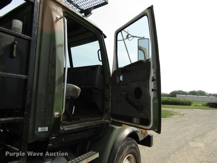 image for item DE2404 2004 Western Star crane truck