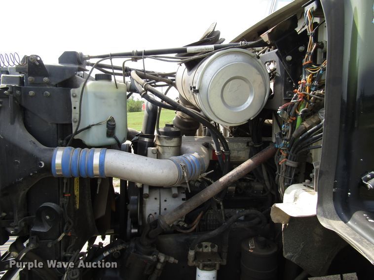 image for item DE2404 2004 Western Star crane truck