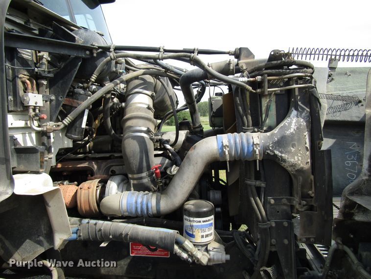 image for item DE2404 2004 Western Star crane truck