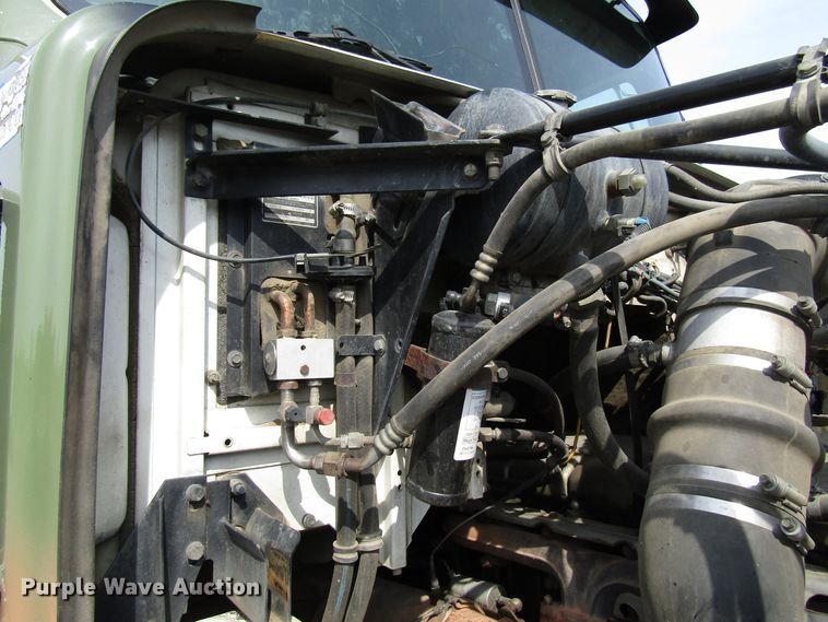 image for item DE2404 2004 Western Star crane truck