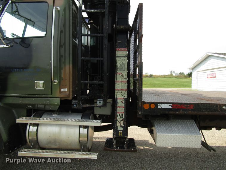 image for item DE2404 2004 Western Star crane truck