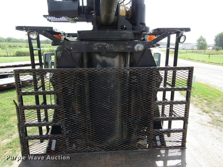 image for item DE2404 2004 Western Star crane truck