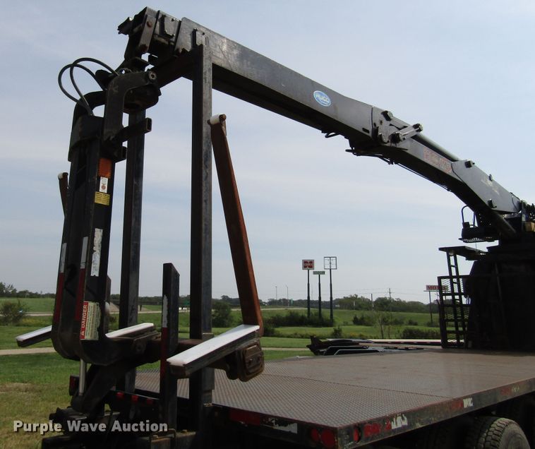 image for item DE2404 2004 Western Star crane truck
