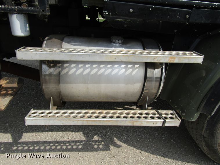 image for item DE2404 2004 Western Star crane truck