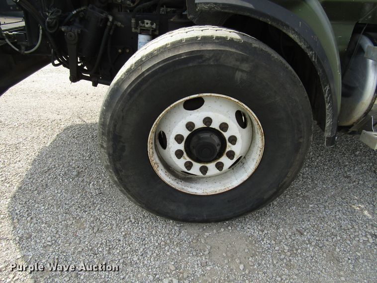 image for item DE2404 2004 Western Star crane truck