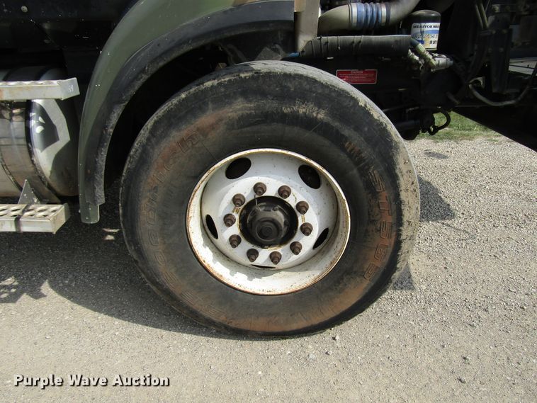 image for item DE2404 2004 Western Star crane truck