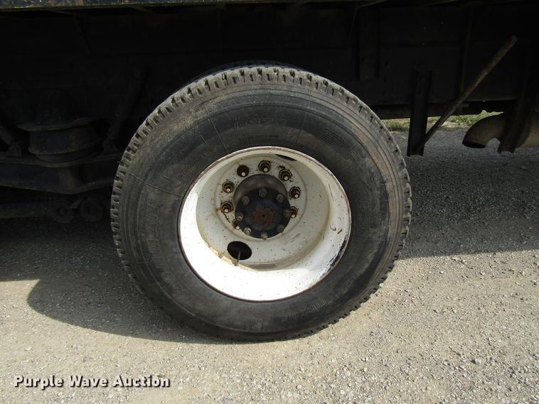 image for item DE2404 2004 Western Star crane truck
