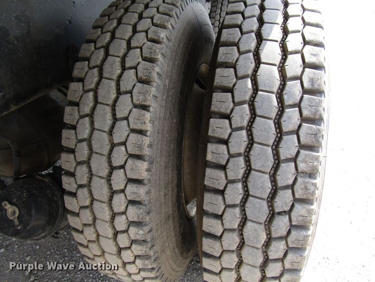 image for item DE2404 2004 Western Star crane truck