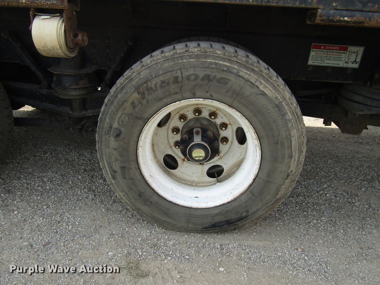 image for item DE2404 2004 Western Star crane truck