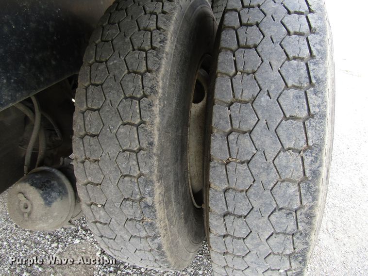 image for item DE2404 2004 Western Star crane truck