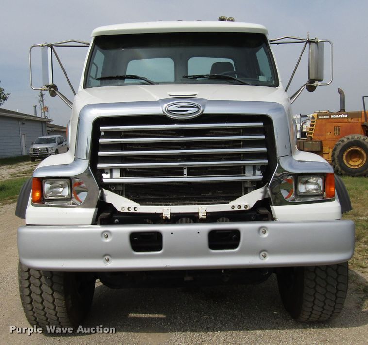 image for item DE2405 2008 Sterling truck cab and chassis