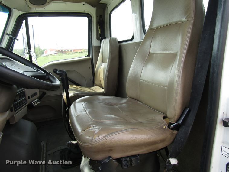 image for item DE2405 2008 Sterling truck cab and chassis