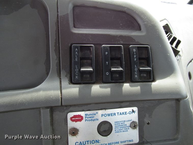 image for item DE2405 2008 Sterling truck cab and chassis