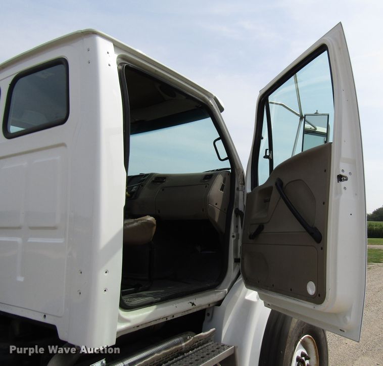 image for item DE2405 2008 Sterling truck cab and chassis