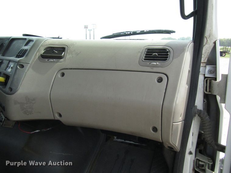 image for item DE2405 2008 Sterling truck cab and chassis