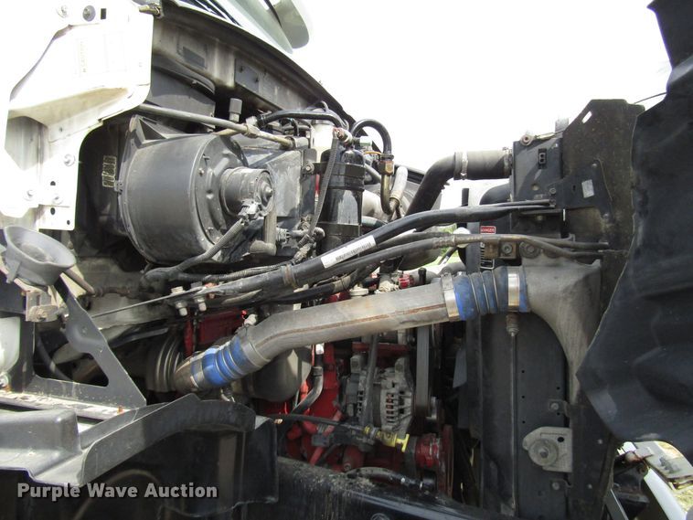 image for item DE2405 2008 Sterling truck cab and chassis